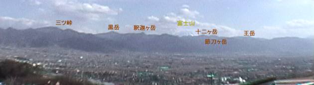 甲府(山梨市)から御坂山塊を望む